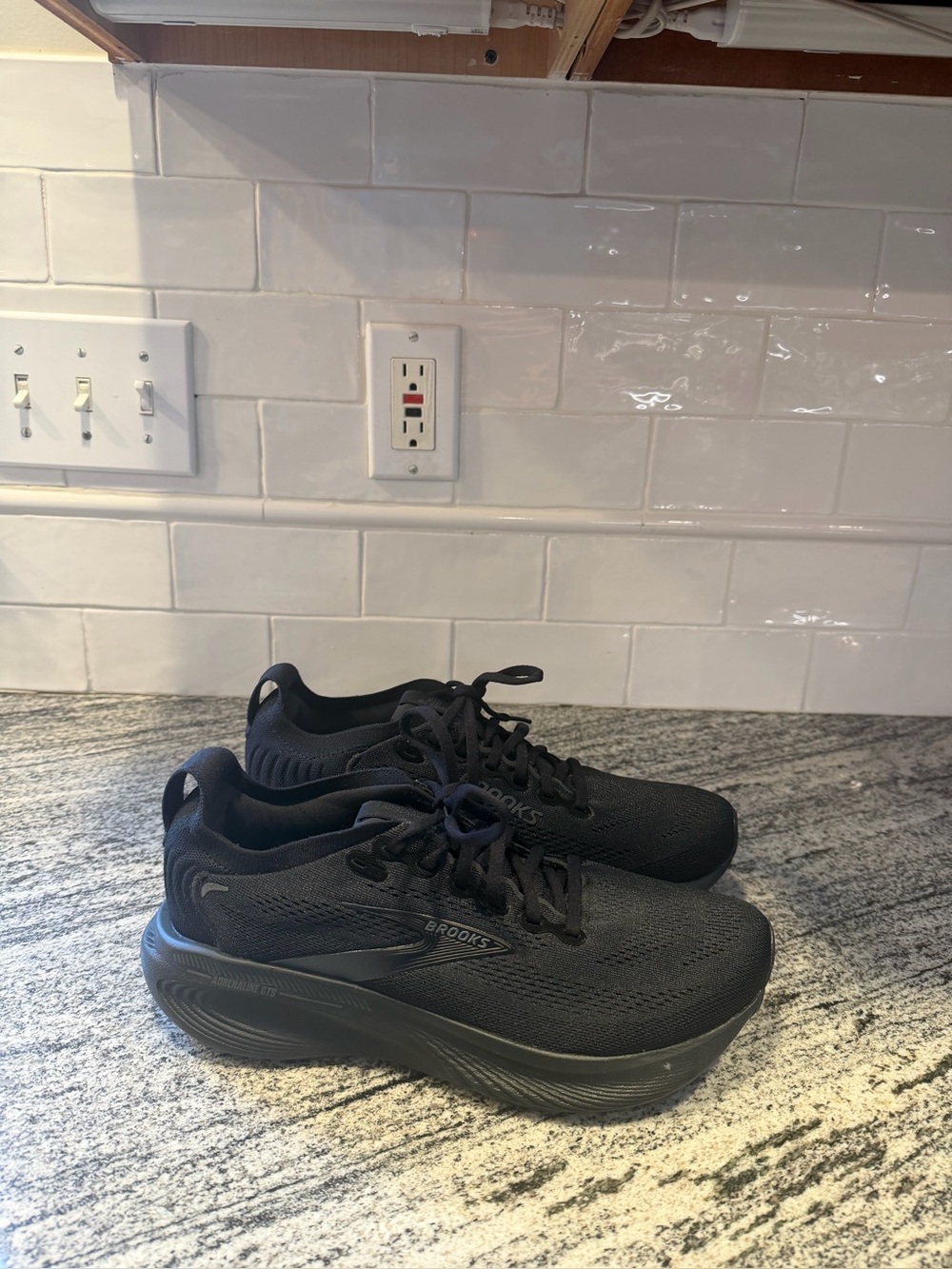 Women’s Brooks Adrenaline 25 Size 9.5/Mens 8